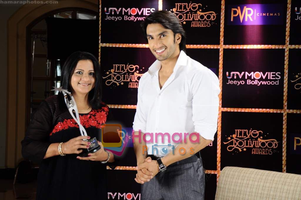 Ranveer Singh wins talent of the year award at 1st Jeeyo Bollywood Awards by UTV in Taj Land's End on 3rd May 2011 