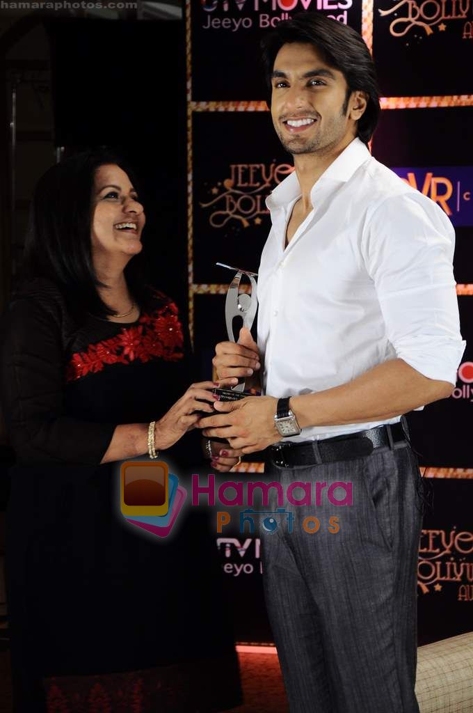 Ranveer Singh wins talent of the year award at 1st Jeeyo Bollywood Awards by UTV in Taj Land's End on 3rd May 2011 