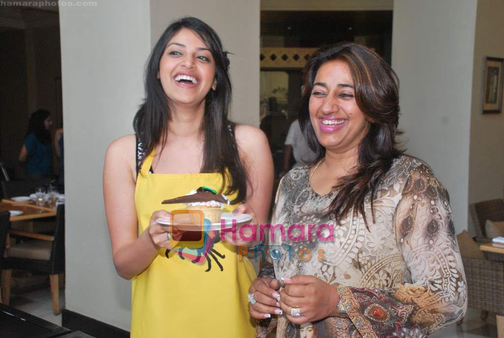 Anu Ranjan with her daughter at Neeta Lulla's mother day celebrations launch in association with JW Marriott in JW Marriot, Mumbai on 5th May 2011 
