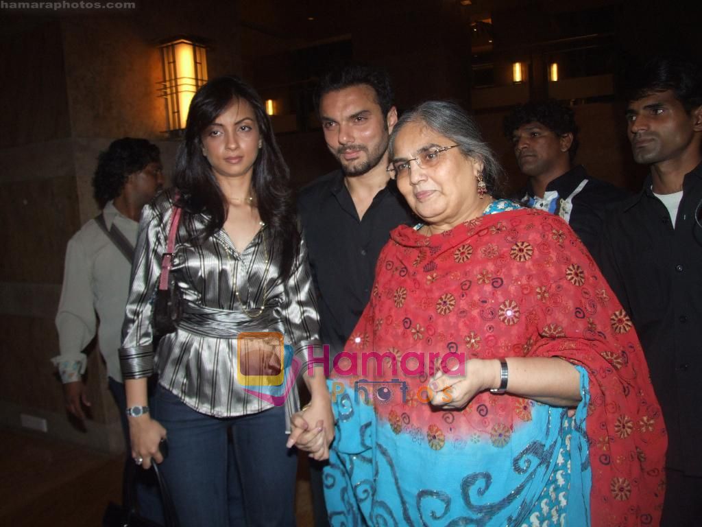 Sohail Khan with mom at Mother's day special in Mumbai on 6th May 2011 