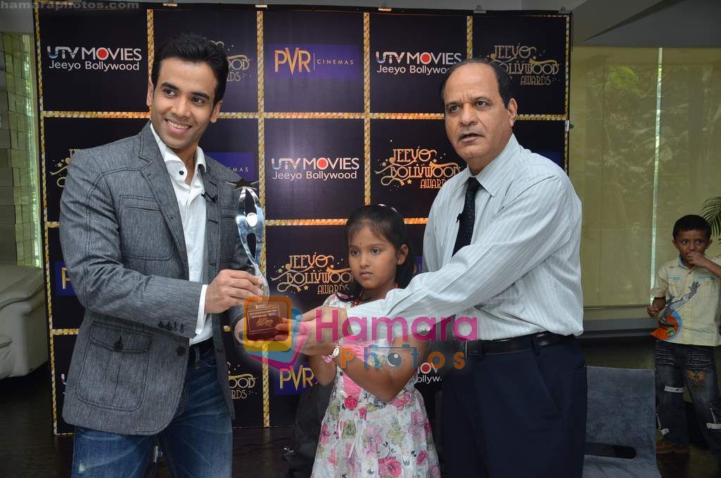 Tusshar Kapoor wins Best Actor in a comic role at the 1st Jeeyo Bollywood Awards on 10th May 2011 