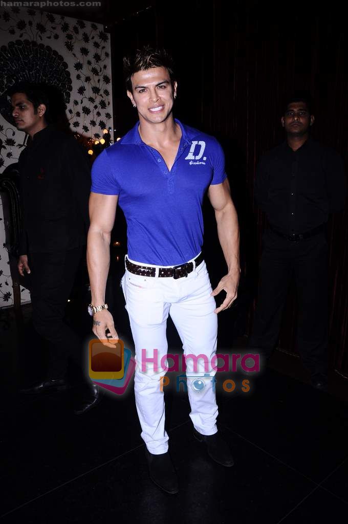 Sahil Khan at Rohit Bal's bday bash in Veda on 12th May 2011 