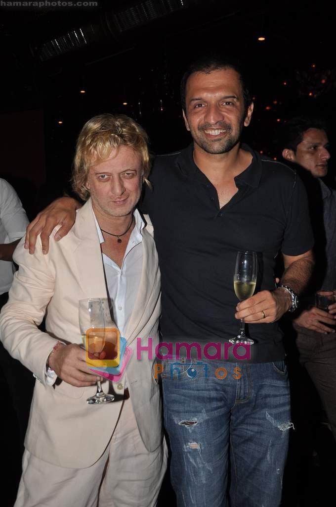 rohit with atul kasbekar at Rohit Bal's bday bash in Veda on 12th May 2011