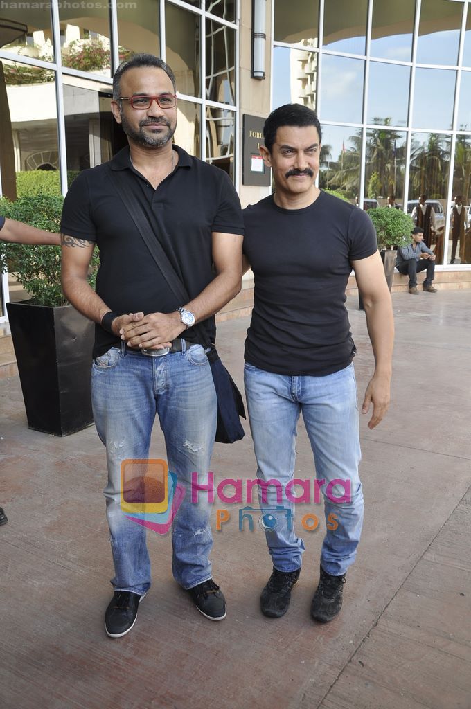 Aamir Khan, Abhinay Deo unveils Delhi Belly first look in Intercontinental, Mumbai on 12th May 2011 