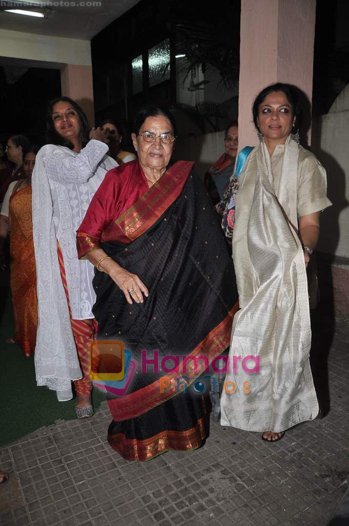 Shabana Azmi, Tanvi Azmi at Muzaffar Alis unreleased 1986 film Anjuman  in Ketnav, Mumbai on 13th May 2011 
