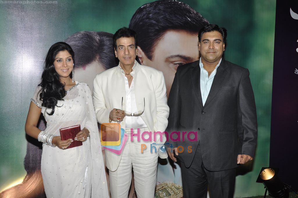 Saakshi Tanwar, Ram Kapoor, Jeetendra at the launch of Sony's Bade Acchey Lagtey Hain in Taj Mahal, Agra, Mumbai on 17th May 2011 