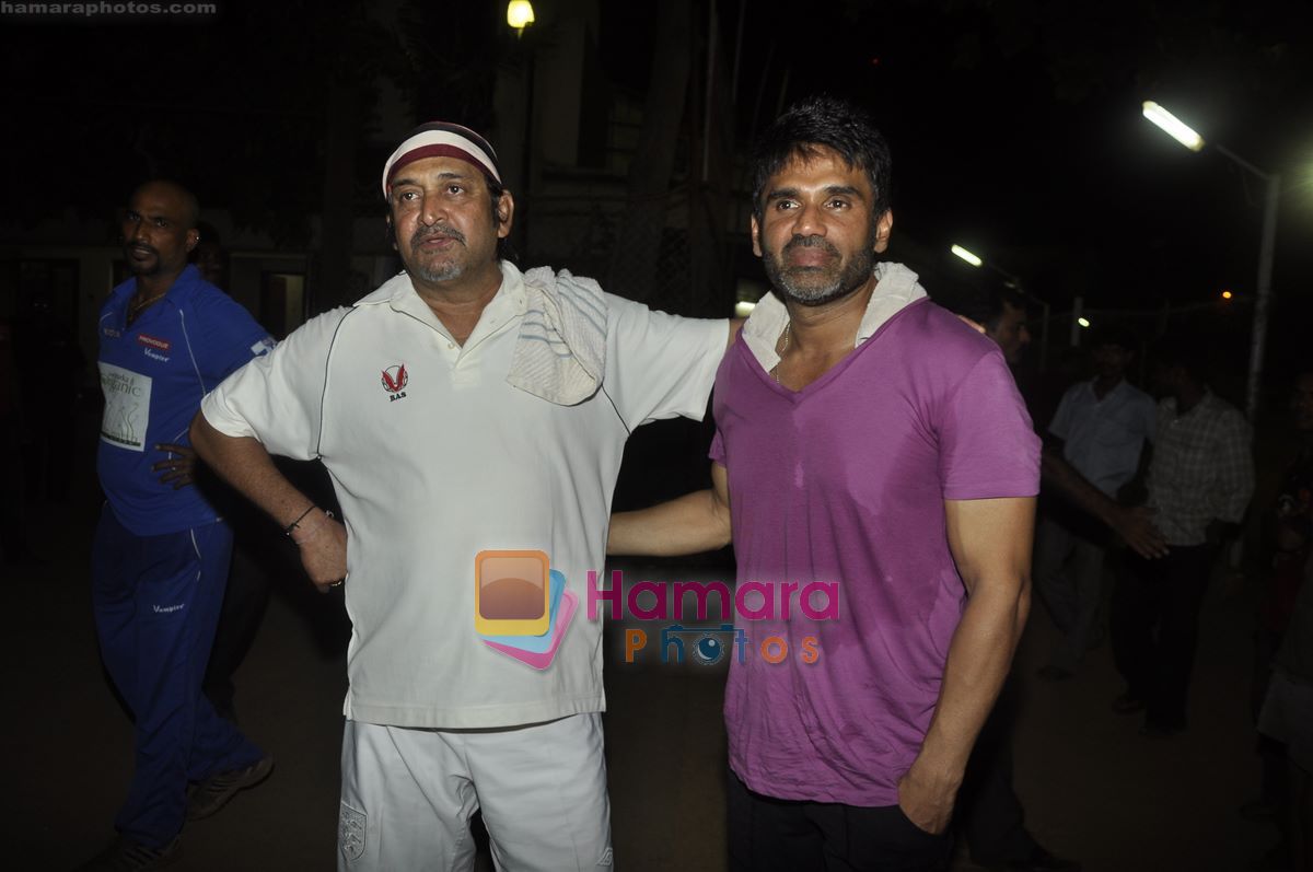 Sunil Shetty, Mahesh Manjrekar at CCL practice session in Santacruz, Mumbai on 23rd May 2011 