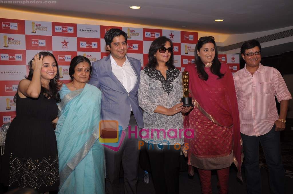Zeenat Aman, Smriti Irani, Sachin Pilgaonkar at the announcement of Big TV Awards in Sahara Star on 1st June 2011 