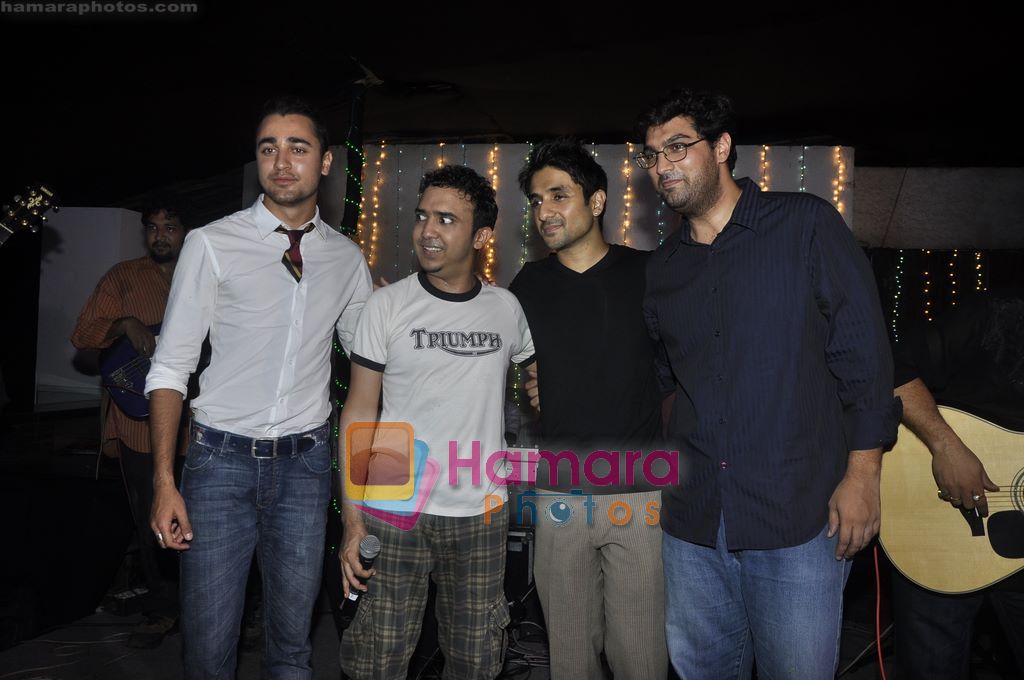 Imran Khan at Delhi Belly DK Bose song success bash in Vie Lounge, juhu, mumbai on 3rd June 2011 