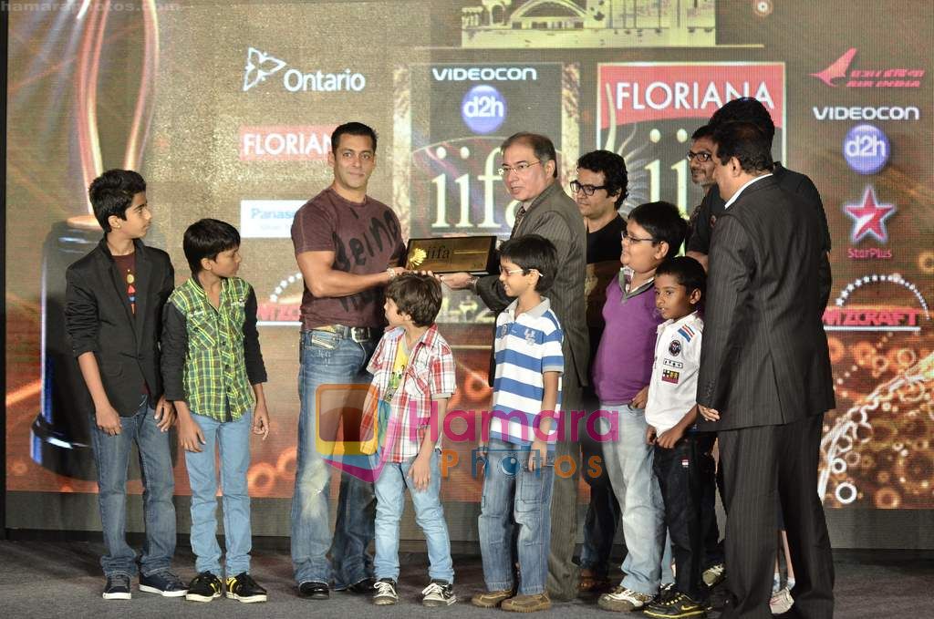 Salman Khan at IIFA Press meet to announce Chillar Film and Enviorment initiatives in Taj Land's End on 5th June 2011 