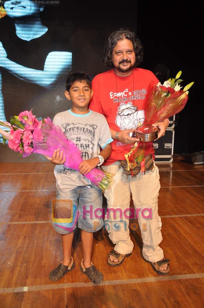 Amol Gupte at Shiamak's Summer Funk show in Sion on 5th June 2011 