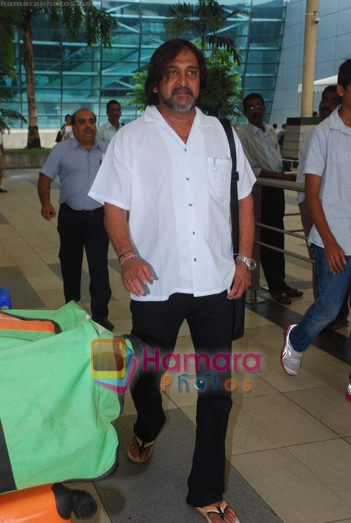 Mahesh Manjrekar of Mumbai heroes snapped in Mumbai Airport on 6th June 2011 