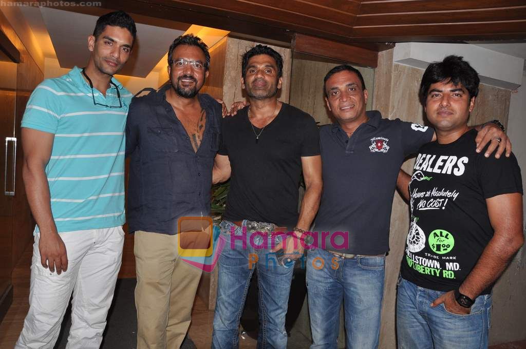 Sunil Shetty at Aftab's party for Mumbai Heroes in Bandra on 8th June 2011 