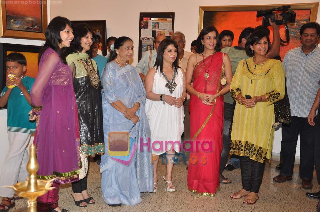 Asha Bhosle at Madhuri Badhuri art exhibition in Kalaghoda on 8th June 2011 