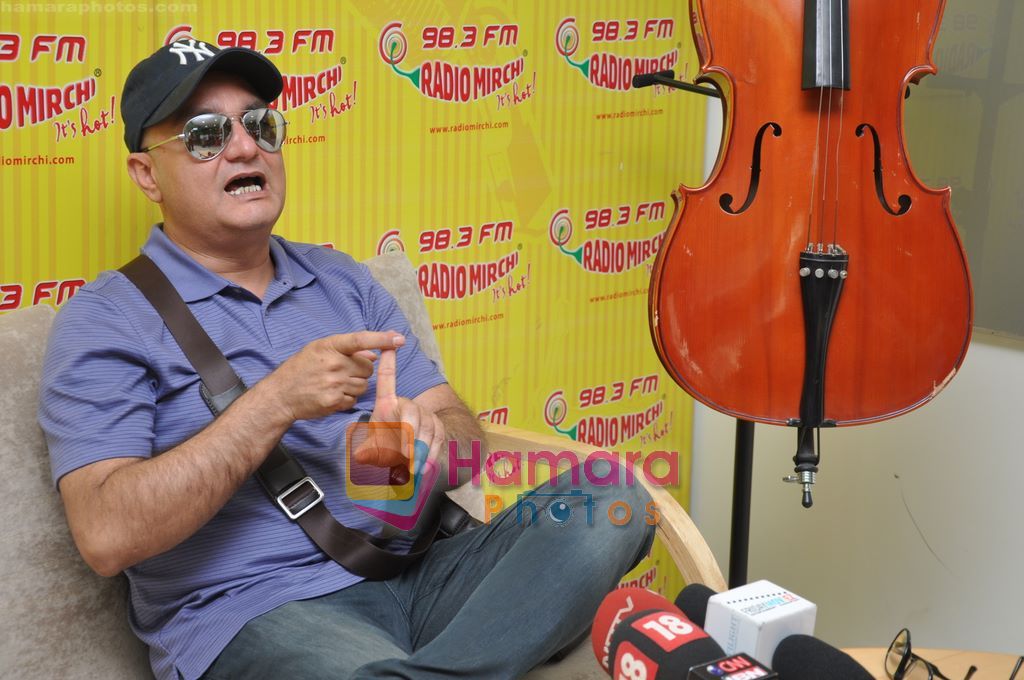 Vinay Pathak promotes Bheja Fry 2 on 98.3 FM Radio Mirchi on 12th June 2011 