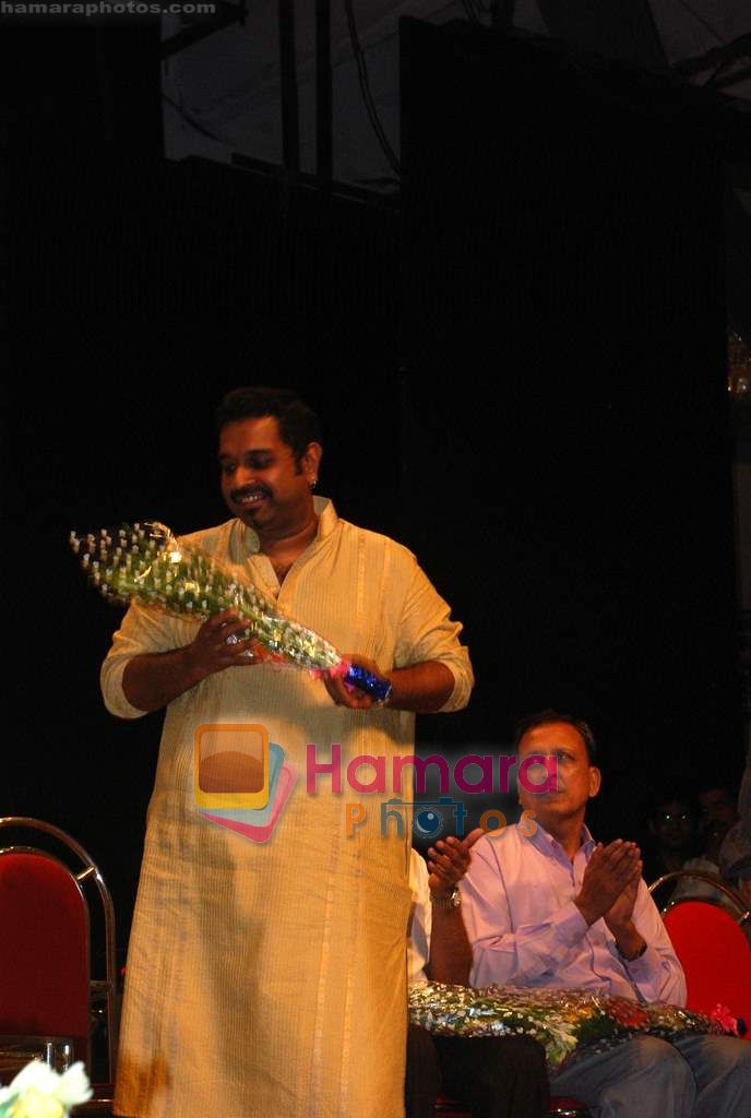 Shankar Mahadevan at Padmbhushan Srinivas Khale's concert in Sion on 14th June 2011 