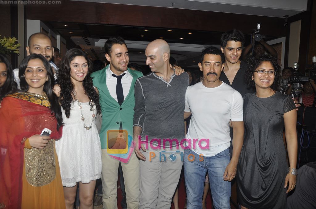 Sugandha Garg, Pakhi, Manjari Fadnis, Imran Khan, Abbas Tyrewala, Aamir Khan, Kiran Rao at Aamir Khan productions celebrates 10th anniversary in Taj Land's End, Mumbai on 15th June 2011 