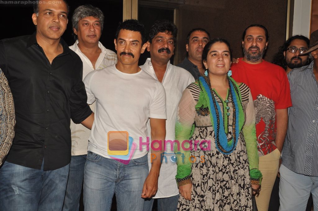 Javed Akhtar, Ashutosh Gowariker, Aamir Khan, Nitin Chandrakant Desai, Reena Dutta at Aamir Khan productions celebrates 10th anniversary in Taj Land's End, Mumbai on 15th June 2011 