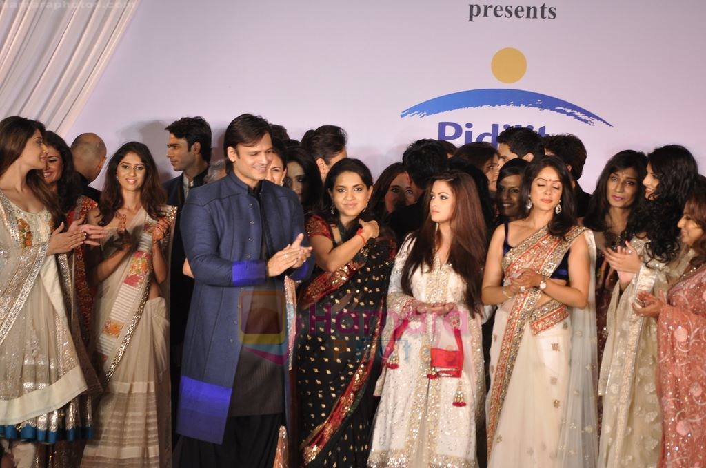 Riya Sen, Vivek Oberoi at Pidilite-CPAA charity fashion show in Intercontinental The Lalit, Mumbai on 19th June 2011 