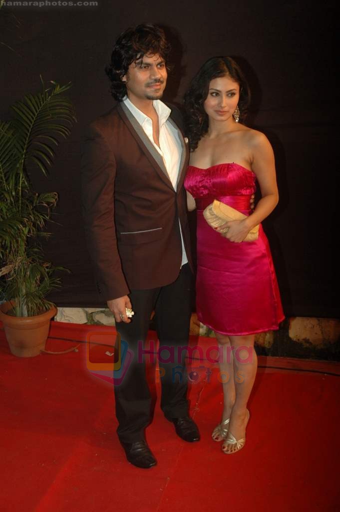 Mouni Roy, Gaurav Chopra at Gold Awards in Filmcity, Mumbai on 18th June 2011 