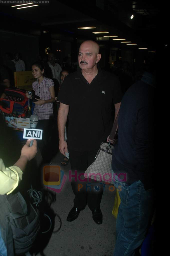 Rakesh Roshan leave for IIFA in Mumbai Airport on 21st June 2011 