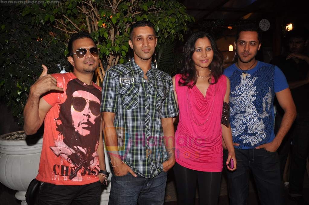 Ishq Bector at Bheja Fry 2 success bash in Cest La Vie on 25th June 2011 