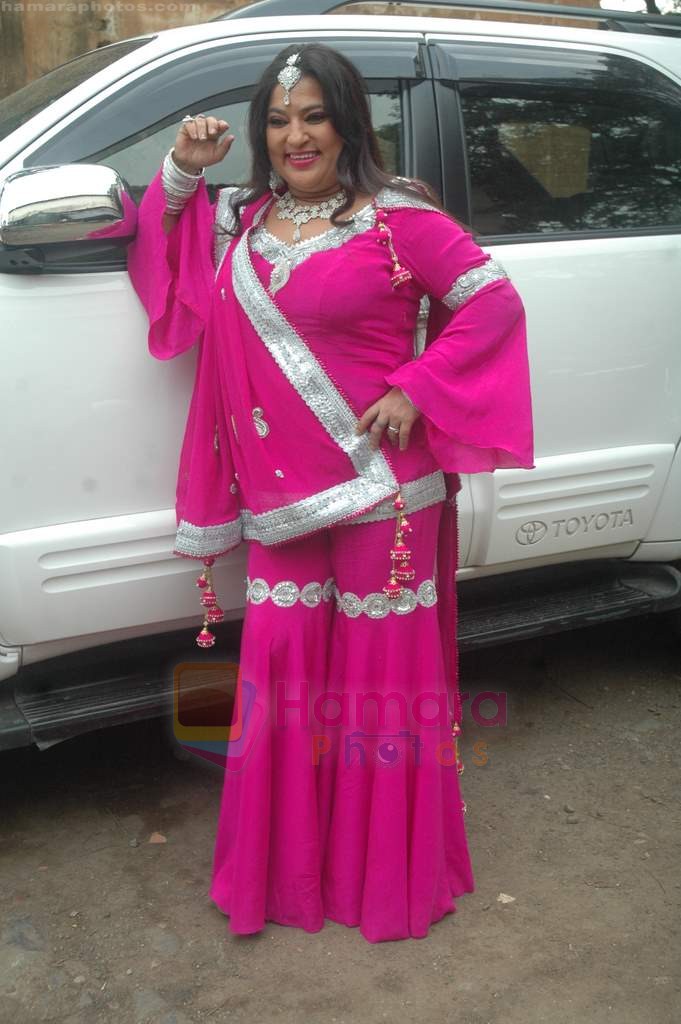 Dolly Bindra at Ratan Ka Rishta on location in Goregaon on 25th June 2011 