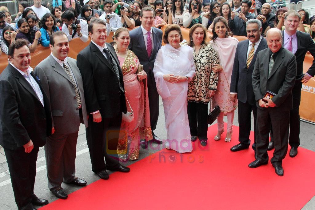 Rishi Kapoor, Randhir Kapor, Rajiv Kapoor give Tribute to Raj Kapoor by the Members of the First Family of Indian Cinema on June 26  2011 at TIFF Bell Lightbox  