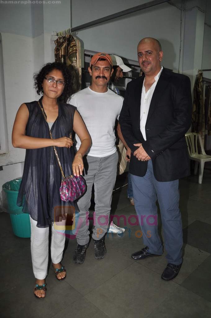Aamir Khan, Kiran Rao at Vir Das stand up comedy act in Andrews on 26th June 2011 