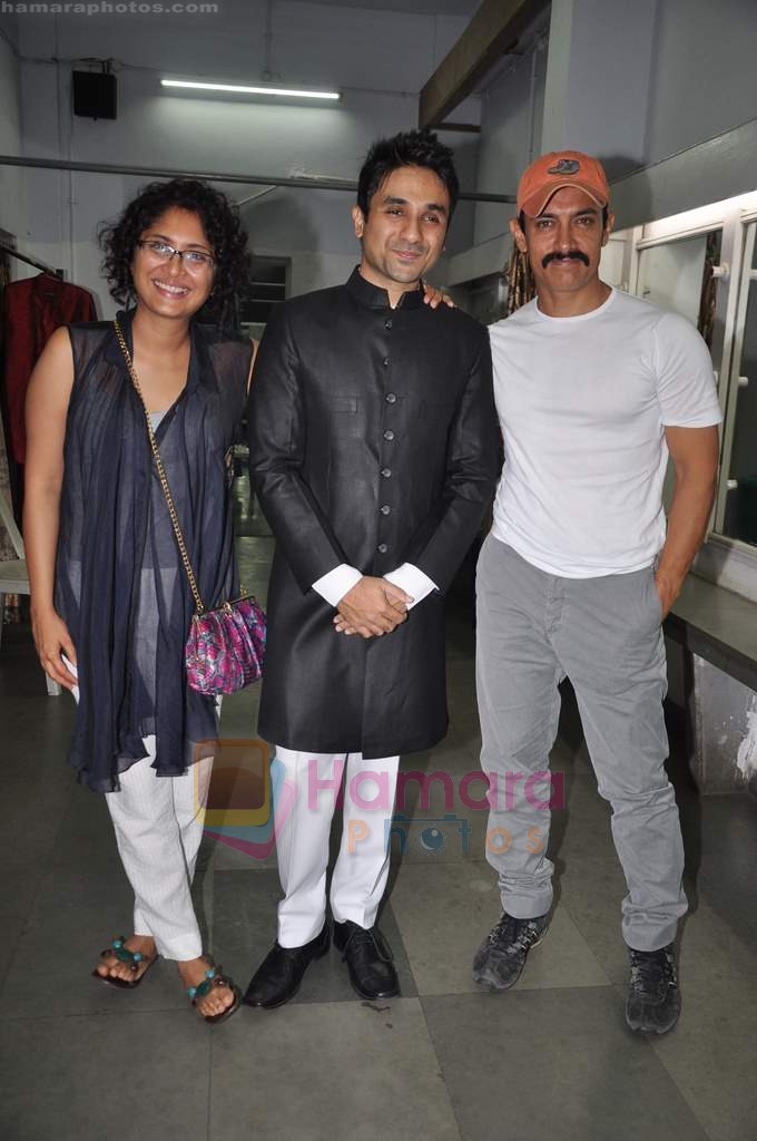 Aamir Khan, Kiran Rao at Vir Das stand up comedy act in Andrews on 26th June 2011 