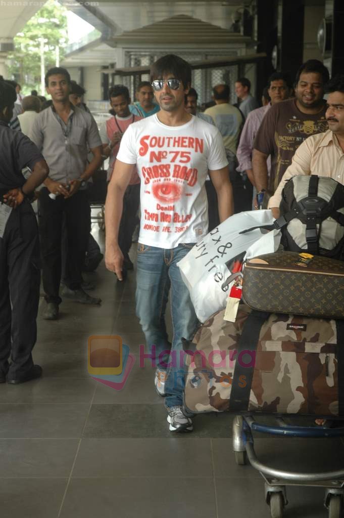 Aashish Chaudhary return from Toronto in Mumbai Airport on 27th June 2011 