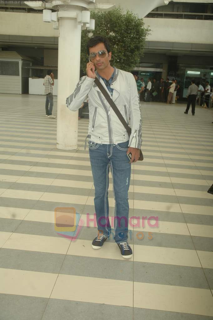 Sonu Sood return from Toronto in Mumbai Airport on 27th June 2011 