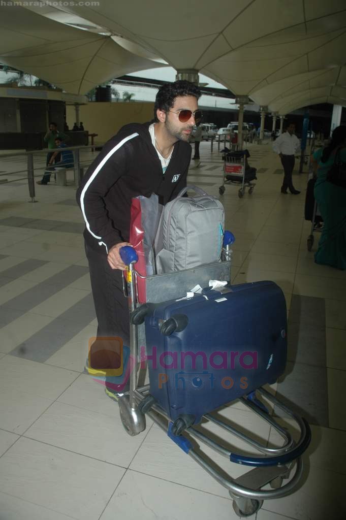 Abhishek Bachchan return from Toronto in Mumbai Airport on 27th June 2011 