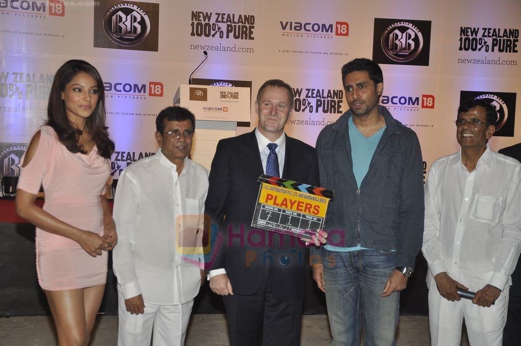 Bipasha Basu, Abhishek Bachchan, Abbas Mastan with Cast of the film Players meet NZ's Prime Minister John Key in Filmcity, Mumbai on 29th June 2011 