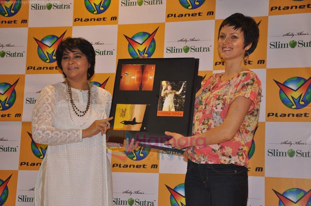 Yana Gupta with Shelly Khera of SLIM SUTRA launches Meditation and Slimming DVD in Planet M on 2nd July 2011
