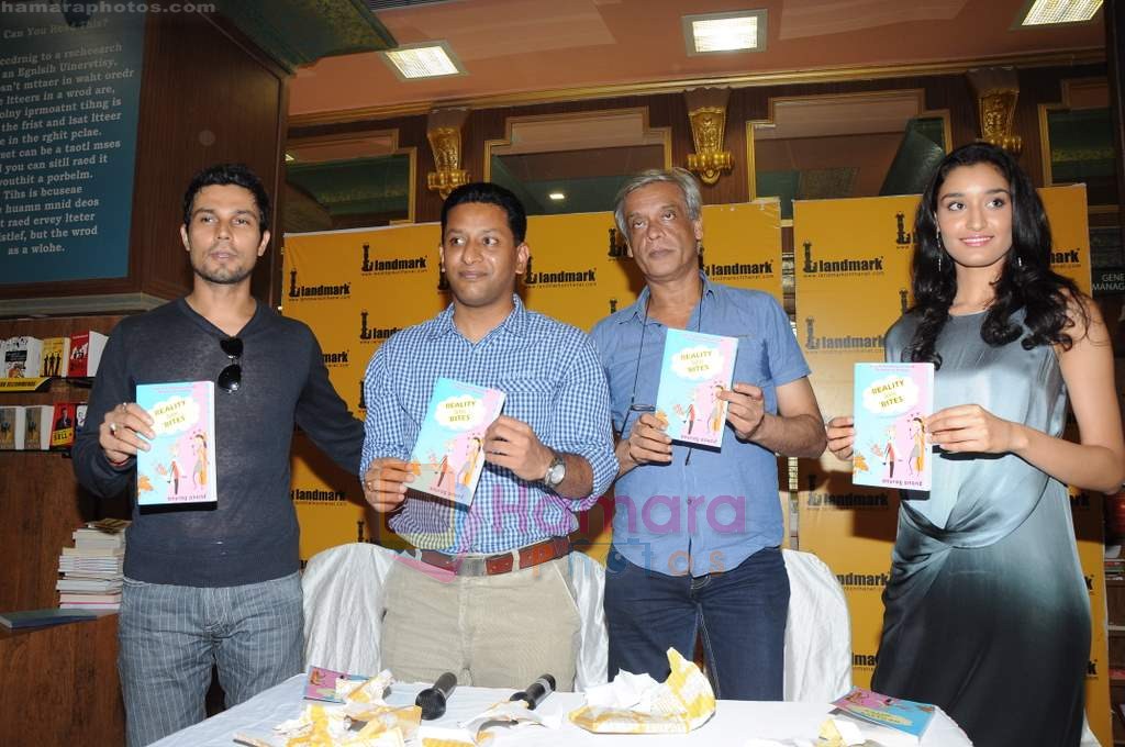 Kanishtha Dhanker, Randeep Hooda, Sudhir Mishra, Anurag Anand at Reality Bytes book release by Anurag Anand in Landmark, Mumbai on 5th July 2011