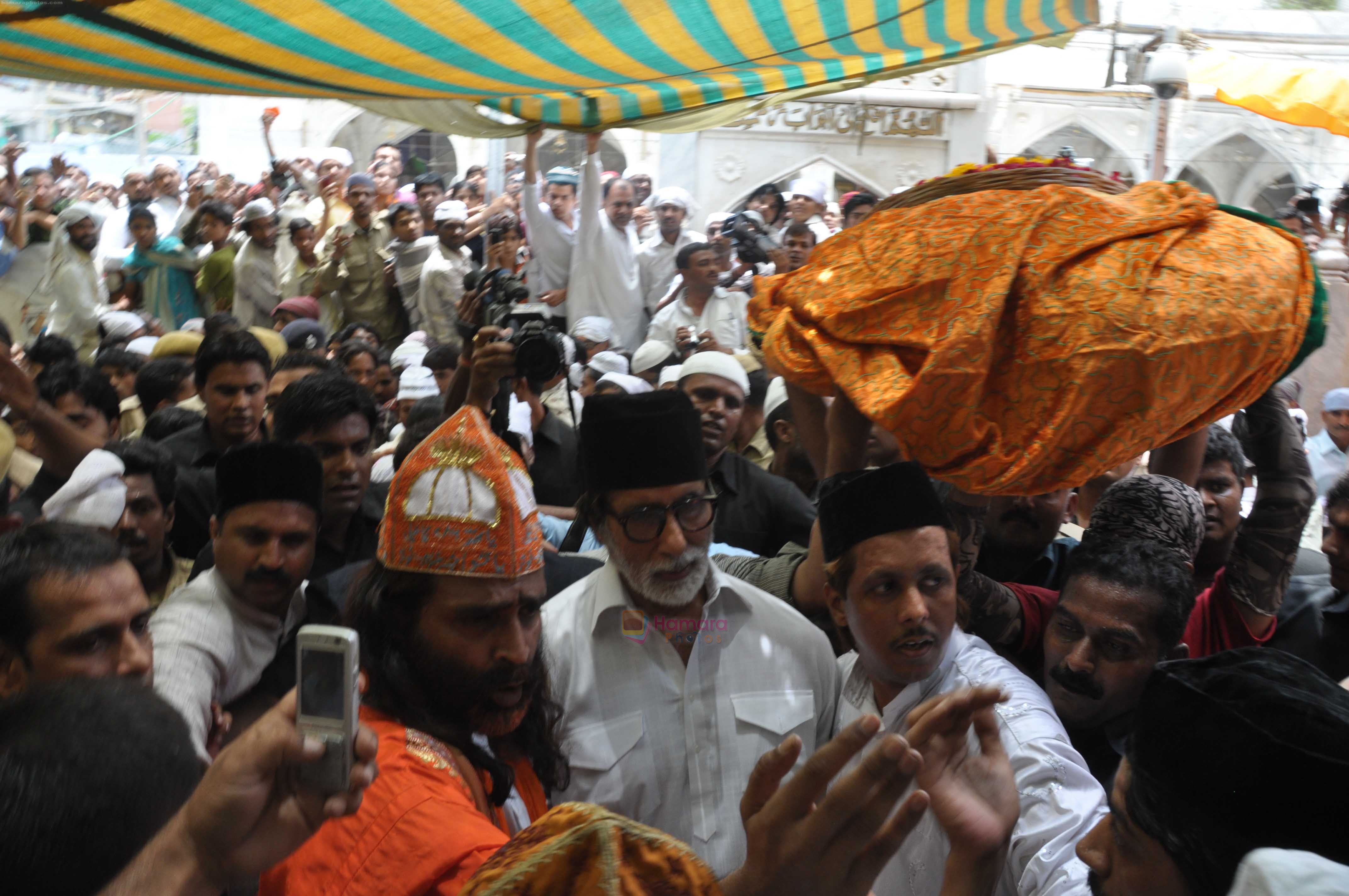 Amitabh Bachchan at the Ajmer Sharif on 5th July 2011