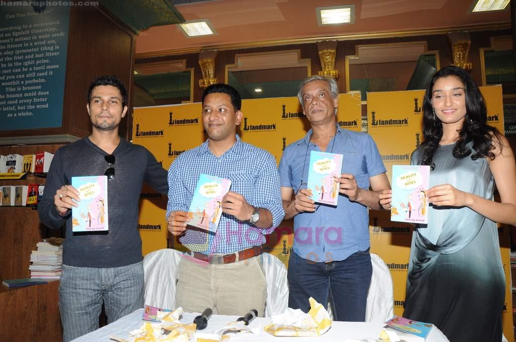 Kanishtha Dhanker, Randeep Hooda, Sudhir Mishra, Anurag Anand at Reality Bytes book release by Anurag Anand in Landmark, Mumbai on 5th July 2011