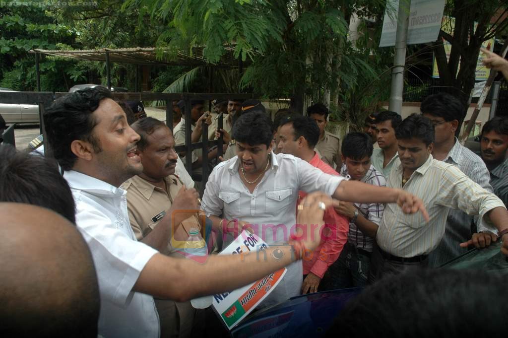Ram Gopal Varma Lodges Complaint Against BJP Yuva Morcha on 5th July 2011