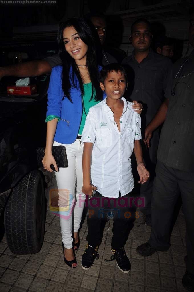 Amrita Rao at Chillar Party premiere in PVR on 6th July 2011