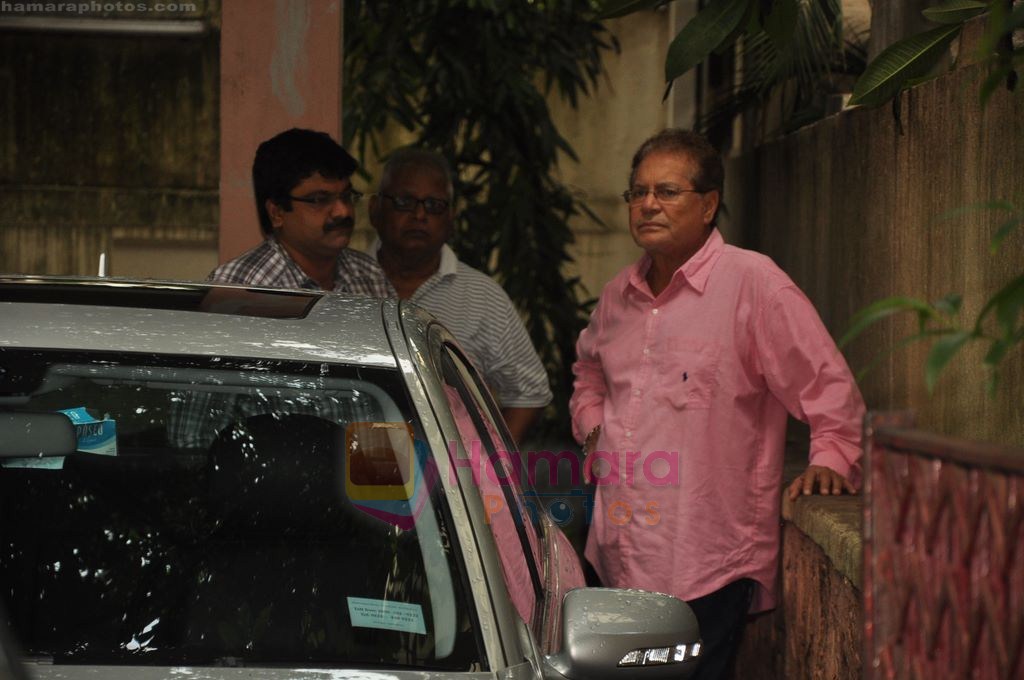 Salim Khan at Chillar Party screening in Ketnav, Bandra, Mumbai on 6th July 2011