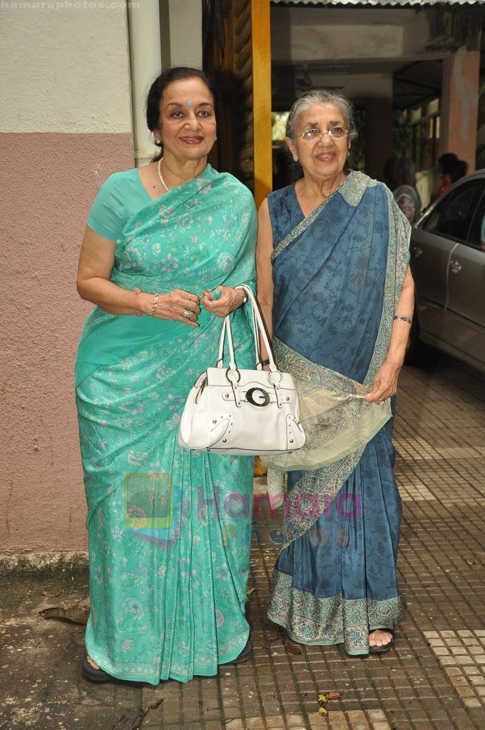 Asha Parekh at Chillar Party screening in Ketnav, Bandra, Mumbai on 6th July 2011