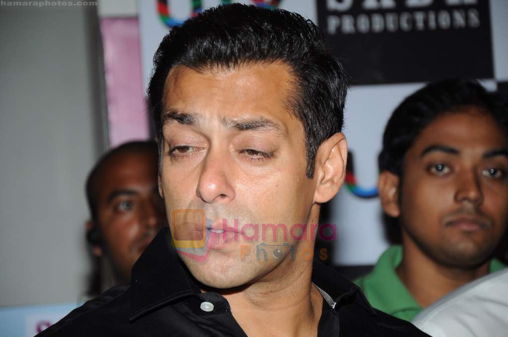 Salman Khan at Chillar Party premiere in PVR on 6th July 2011