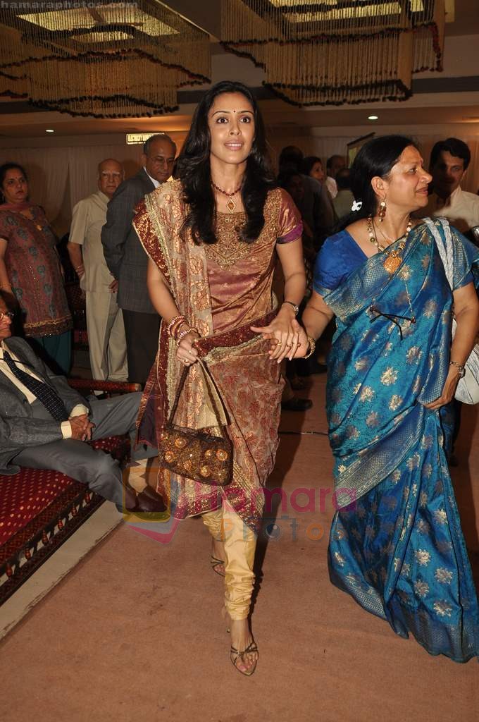 Hrishita Bhatt at Dr Abhishek and Dr Shefali's wedding reception in Khar on 10th July 2011
