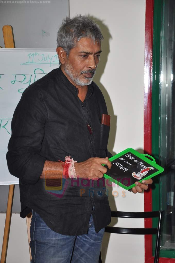 Prakash Jha with Aarakshan team at Radio Mirchi in Lower Parel on 11th July 2011