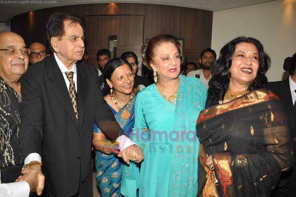 Dilip Kumar, Saira Banu, Moushumi Chatterjee at Dr Abhishek and Dr Shefali's wedding reception in Khar on 10th July 2011