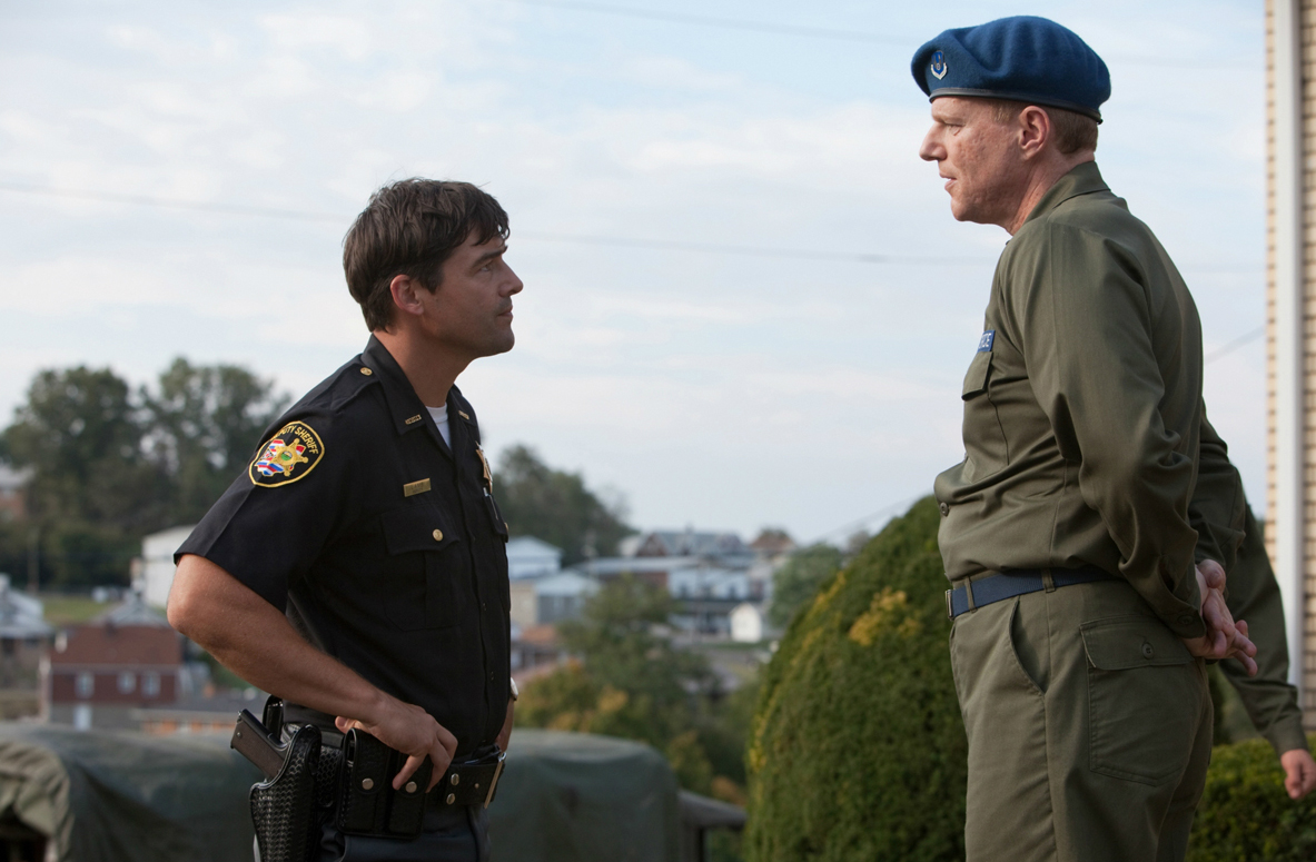 Noah Emmerich, Kyle Chandler in the still from the movie Super 8 Eight