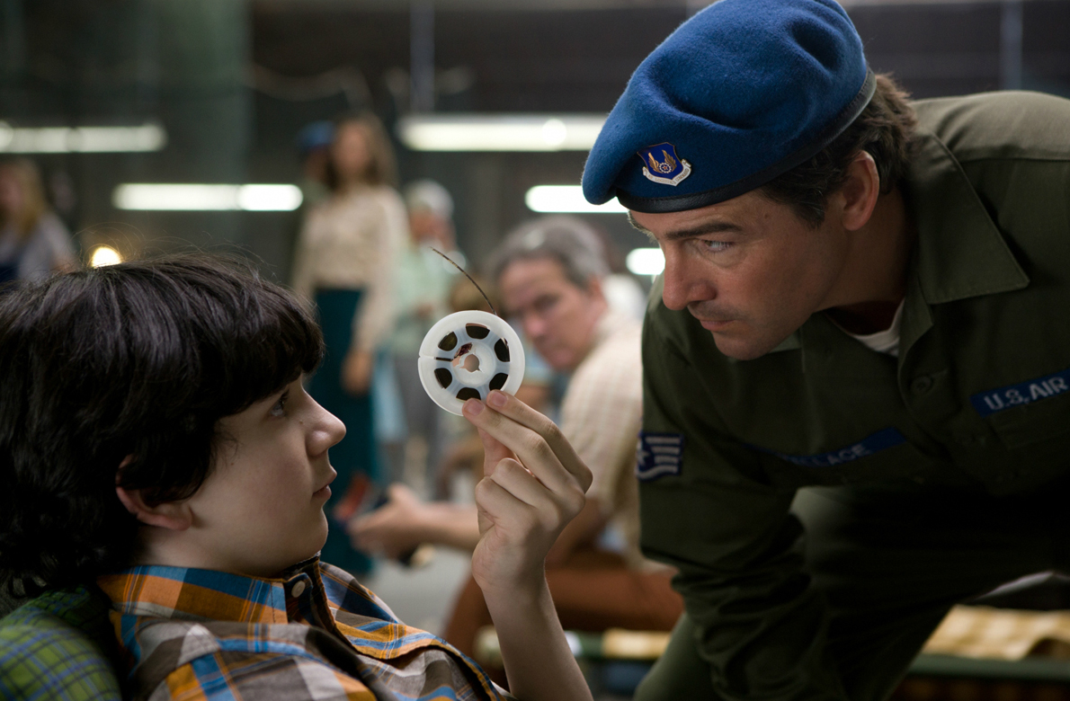 Kyle Chandler, Zack Mills in the still from the movie Super 8 Eight
