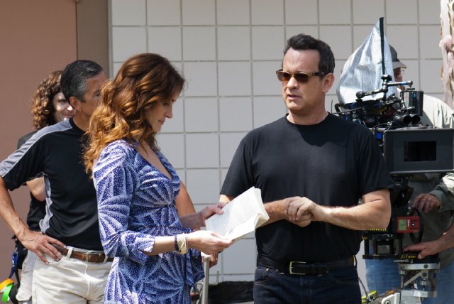 Tom Hanks, Julia Roberts in still from the movie Larry Crowne