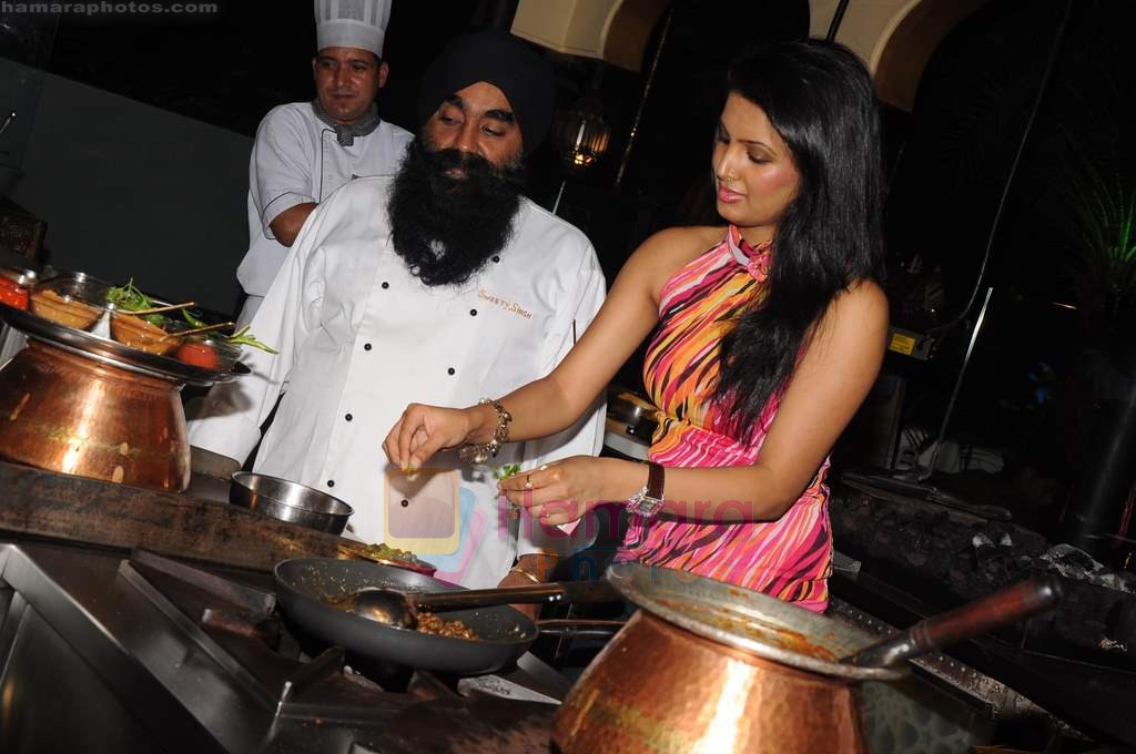 Geeta Basra at Sahara Star's Punjabi food festival in Sahara Star on 12th July 2011